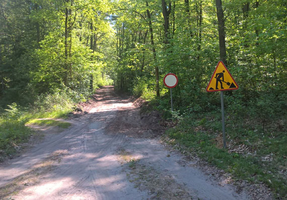 Utrudnienia na trasie spacerowej wok jeziora Szczuczego