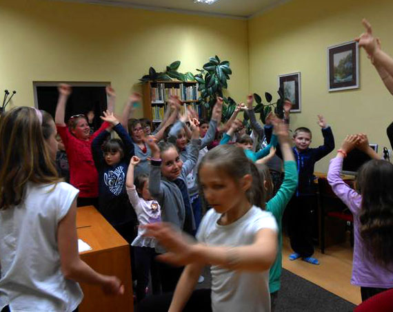 Smocza Noc w kamieskiej bibliotece. Dzieci wysuchay opowieci o przyjaznym smoku Pomponie 