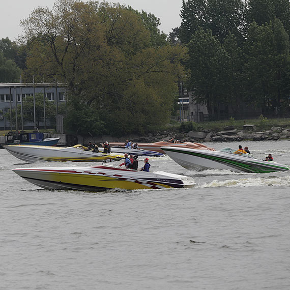 Zlot szybkich odzi motorowych w Dziwnowie