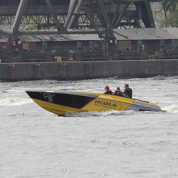 Zlot szybkich odzi motorowych w Dziwnowie