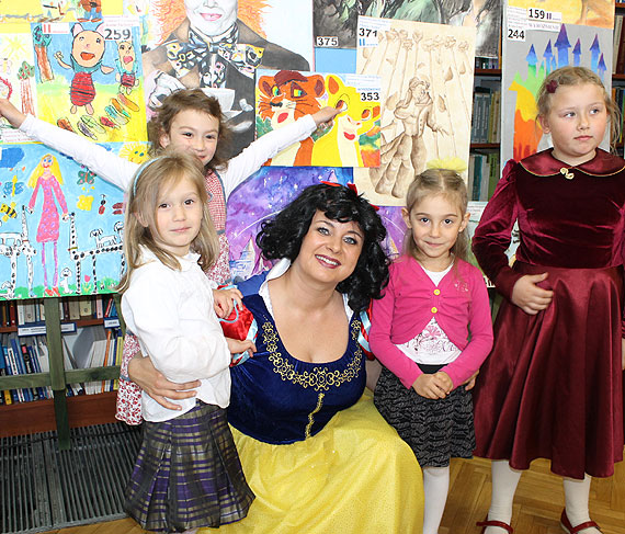 Fina konkursu plastycznego  " Wielki artysta moe objawi si w kadym " w bibliotece w Midzyzdrojach