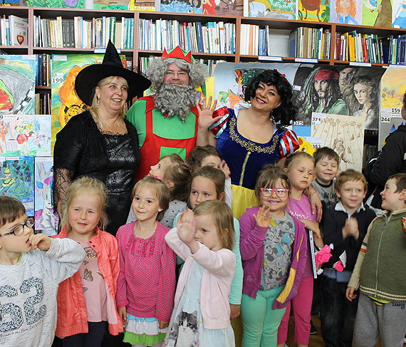 Finał konkursu plastycznego " Wielki artysta może objawić się w każdym " w bibliotece w Międzyzdrojach