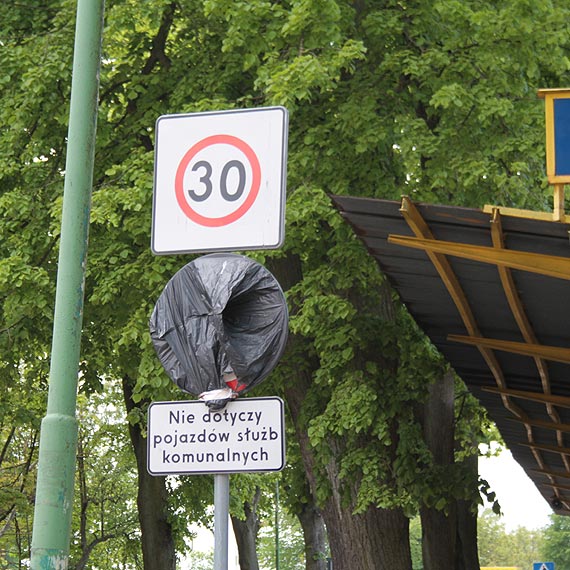 Wątpliwej urody ozdoba na ulicy Dworcowej