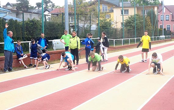 Uczniowie Szkoy Podstawowej Nr 1 im. Bolesawa Chrobrego w Midzyzdrojach Mistrzami Powiatu Kamieskiego w Druynowym Czwrboju Lekkoatletycznym
