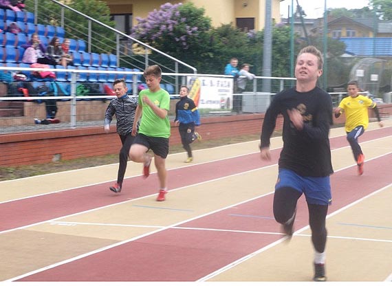Uczniowie Szkoy Podstawowej Nr 1 im. Bolesawa Chrobrego w Midzyzdrojach Mistrzami Powiatu Kamieskiego w Druynowym Czwrboju Lekkoatletycznym