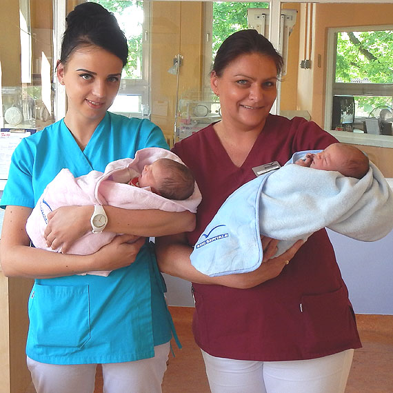 Szpital św. Jerzego w Kamieniu podarował maluszkom kolorowe kocyki!