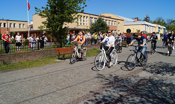 Przeczytaj dlaczego warto chodzi do Zespou Szk Spoecznych w Dziwnowie