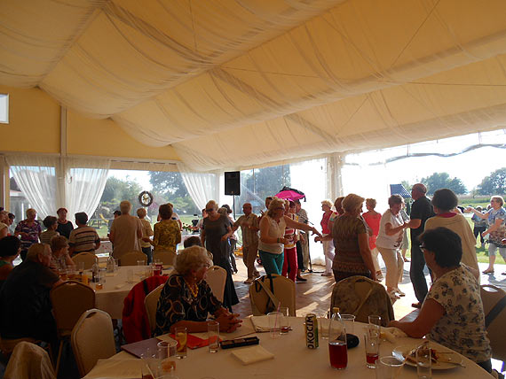 Zabawa  suchaczy UTW  w Pochowie