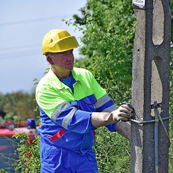 Uszkodzenie izolatora przyczyn poaru. Cz Wicka bez prdu