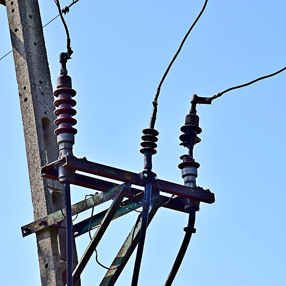 Uszkodzenie izolatora przyczyn poaru. Cz Wicka bez prdu