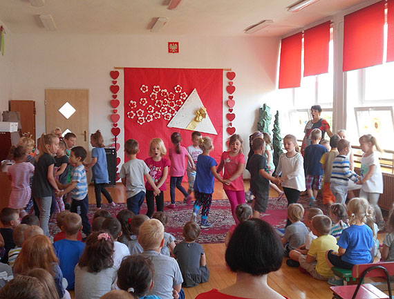 Występy przedszkolaków dla słuchaczy UTW