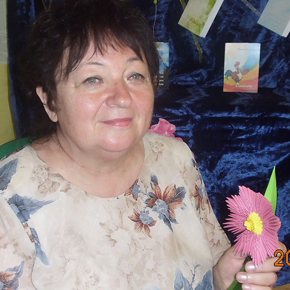 Poetka Barbara Mietliska odwiedzi dziwnowsk bibliotek