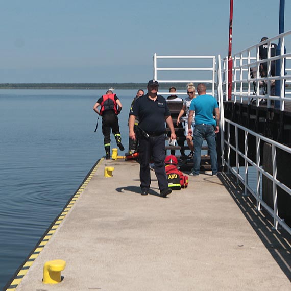 Trwa akcja poszukiwawcza na Zalewie Kamieskim w okolicy mola w Kamieniu Pomorskim