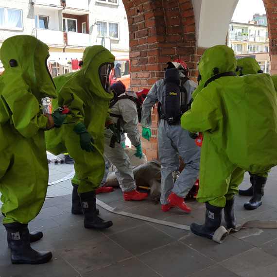 Poar katedry, wybuch niezidentyfikowanej przesyki i poncy statek! Wielkie wiczenia w Kamieniu Pomorskim. Mamy zdjcia i film!