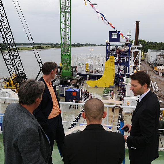 Historyczne wydarzenie w stoczni Poltramp Yard! Firma wybudowa�a statek- kolos! Jego pok�ad pomie�ci�by 15 kort�w tenisowych! Zobacz film!