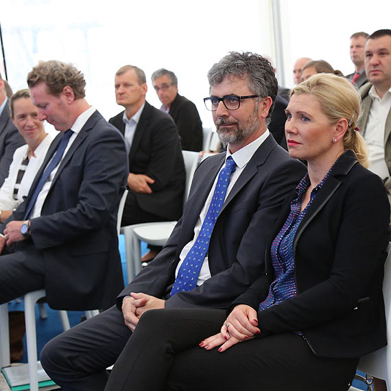 Historyczne wydarzenie w stoczni Poltramp Yard! Firma wybudowa�a statek- kolos! Jego pok�ad pomie�ci�by 15 kort�w tenisowych! Zobacz film!