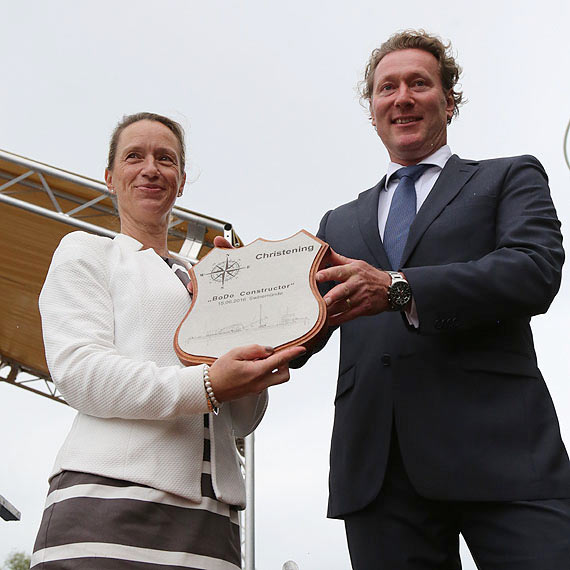 Historyczne wydarzenie w stoczni Poltramp Yard! Firma wybudowa�a statek- kolos! Jego pok�ad pomie�ci�by 15 kort�w tenisowych! Zobacz film!