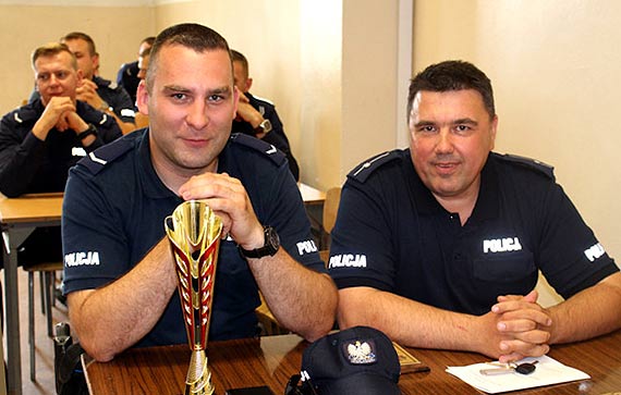 Dzielnicowi z KPP w Kamieniu Pomorskim stanli na podium w zwizku z konkursem - Dzielnicowy Roku 2016!