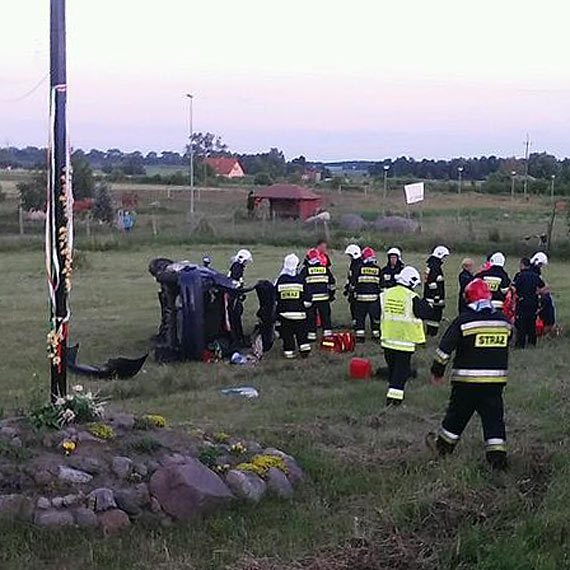 Renault dachowao pod Zastaniem! W samochodzie znajdowaa si kobieta i mczyzna, od ktrych czu byo wo alkoholu!