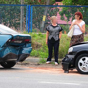 Troszyn: Trzy auta wpad�y na siebie