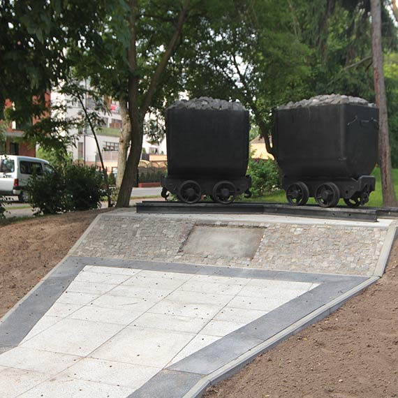 Za kotwic z Dziwnowa dwa wzki wglowe z kopalni Kazimierz-Juliusz w Sosnowcu