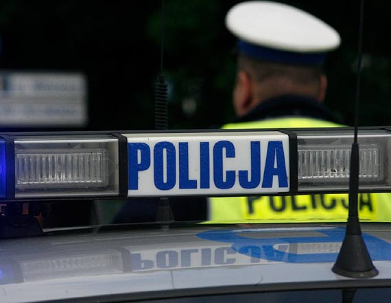 Trzech pijanych kierowców, śmiertelny wypadek i aż 56 mandatów za przekroczenie prędkości! Policja w Kamieniu podsumowuje weekend