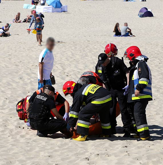 Chc ugotowa naszych straakw? Do pomocy medycznej musz jecha w zimowych ubraniach i hemach! 