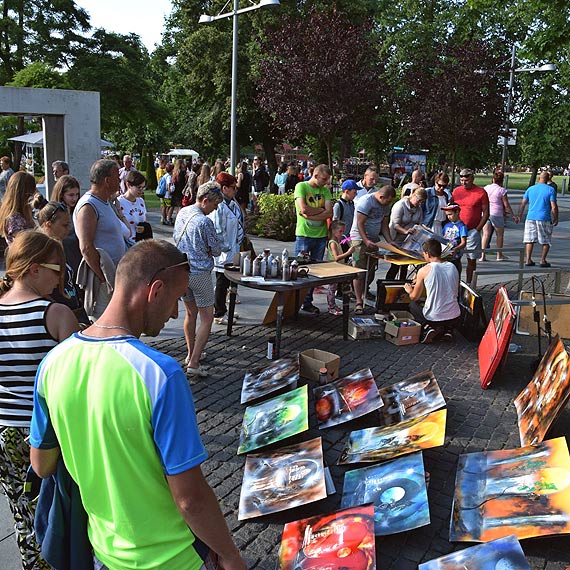 Obrazki jak z kosmosu powstaj na promenadzie w Midzyzdrojach