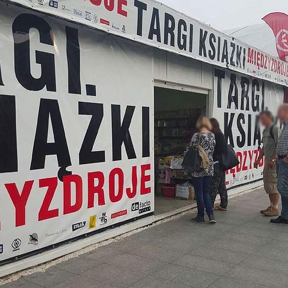 W Midzyzdrojach zodzieje wamali si do namiotu handlowego! Wynieli laptopa i 200 zotych!