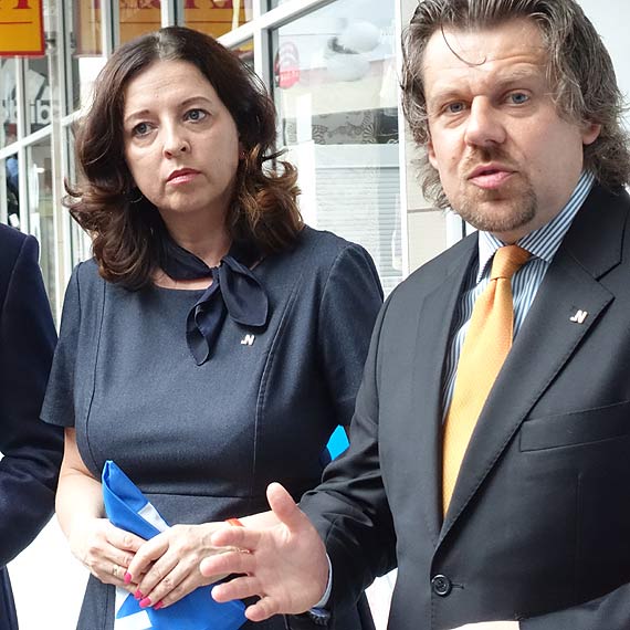 Nowoczesna Ryszarda Petru otworzy�a biuro poselskie w �winouj�ciu