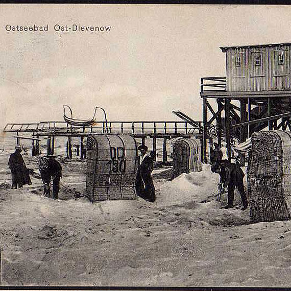 Wystawy w dziwnowskiej bibliotece