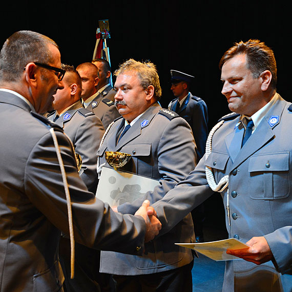 Policjanci świętowali w Międzyzdrojach. Wręczono odznaczenia i awanse. Zobacz zdjęcia!