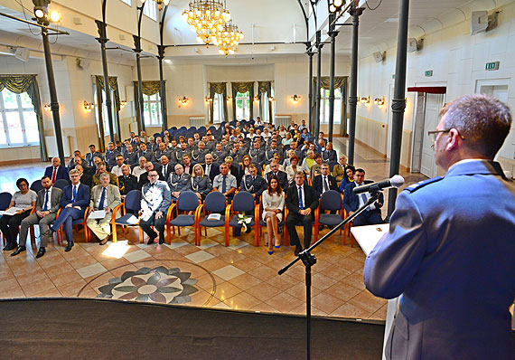 Policjanci świętowali w Międzyzdrojach. Wręczono odznaczenia i awanse. Zobacz zdjęcia!