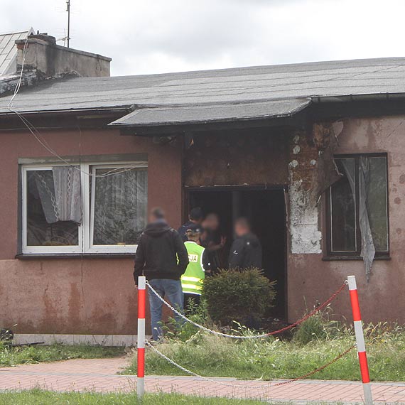 Grony poar w barakach na Woliskiej! Ogie bucha przez okna! 