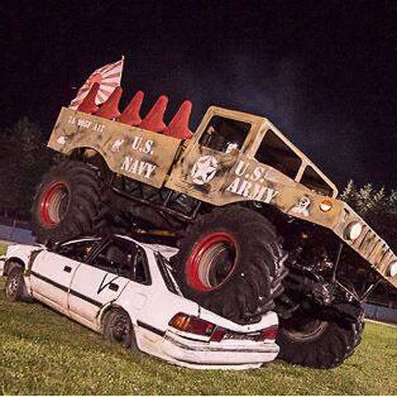 Jazda samochodem na dwch koach, Globus mierci, strza do samochodu z bazooki, poncy czowiek miadenie samochodw Monster Truckiem to wszystko ju 24 lipca w Kamieniu Pomorskim