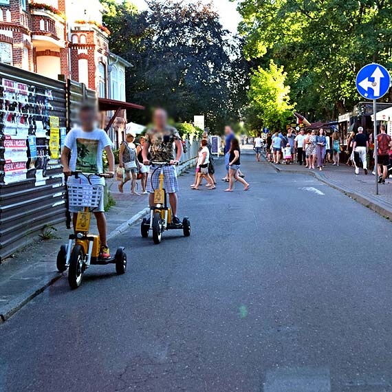 Gdy pirat spotka Shreka, nawet kosa im nie straszna, czyli różności na międzyzdrojskiej promenadzie