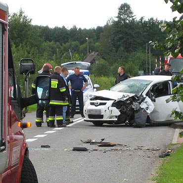 Wysoka Kamie�ska: Zas�ab�a i uderzy�a w drzewo