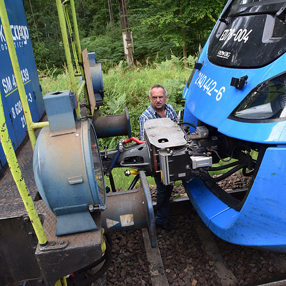 Awaria sieci trakcyjnej za Warnowem! Podstawiono lokomotywy spalinowe. Zobacz film!