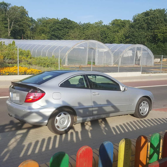 Czytelnik: Tak kierowcy parkują w Kamieniu Pomorskim! Obok parking