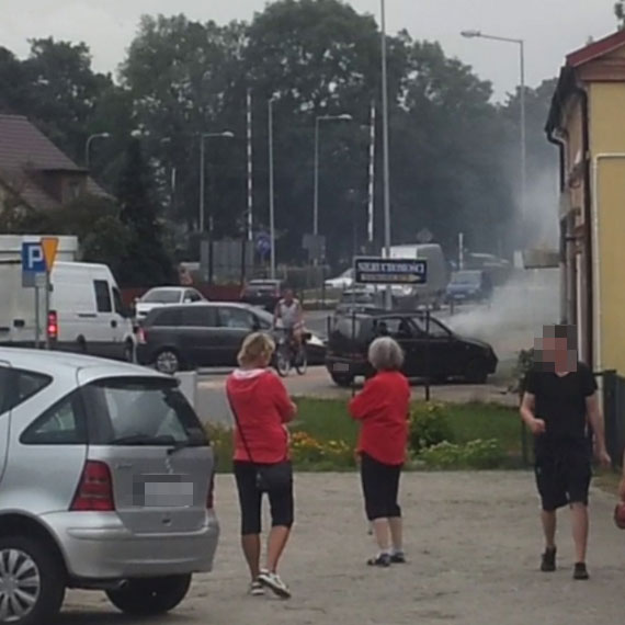  Fiat Seicento w pomieniach! Osobwka zapalia si w trakcie jazdy. Zobacz film!