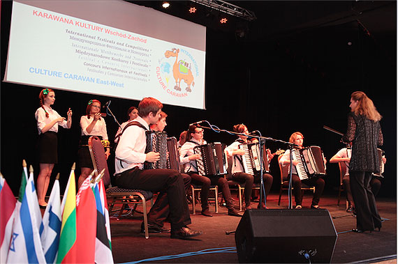 Karawana Kultury Wschd – Zachd. Skd i dokd? 