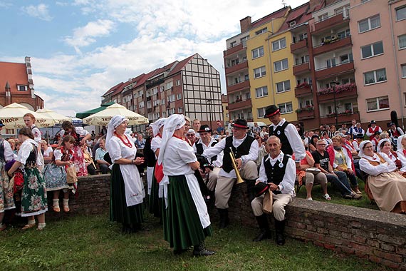 Kamie opanowaa wspczesna muzyka ludowa. Zobacz film!