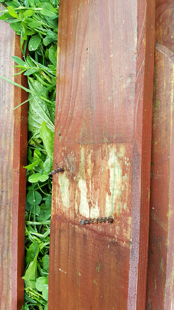 Czytelnik: Zdewastowany plac zabaw w Kamieniu Pomorskim zagraa zdrowiu dzieci