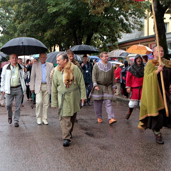 Nawet deszcz nie był w stanie przeszkodzić w otwarciu XXII Festiwalu Słowian i Wikingów w Wolinie