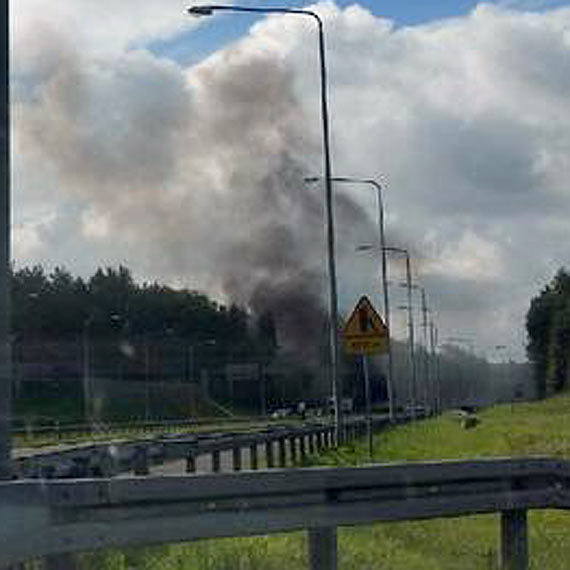 Ogie w naczepie ciarwki na S3