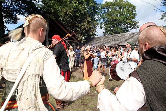 Festiwale Sowian i Wikingw to nie tylko miejsce gier i zabawy ale take miejsce wymiany myli historycznej
