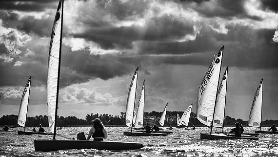 Na Mistrzostwach Europy w Klasie Europa wszystko idzie zgodnie z planem. Dzi dzie wolny 