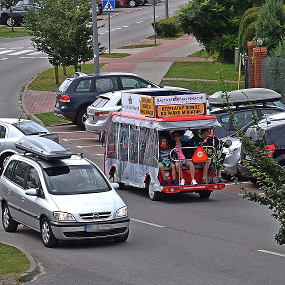 W czasie deszczu dzieci si nudz, ale nie w Batyckim Parku Miniatur w Midzyzdrojach! Na miejsce dowioz was elektryczne meleksy!