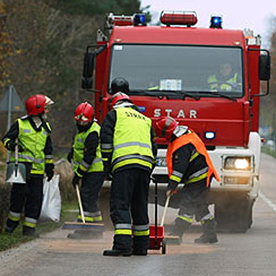 Plama oleju zablokowała ruch w Dziwnówku