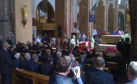 Pogrzeb wojewody Piotra Jani z udziałem premier Beaty Szydło